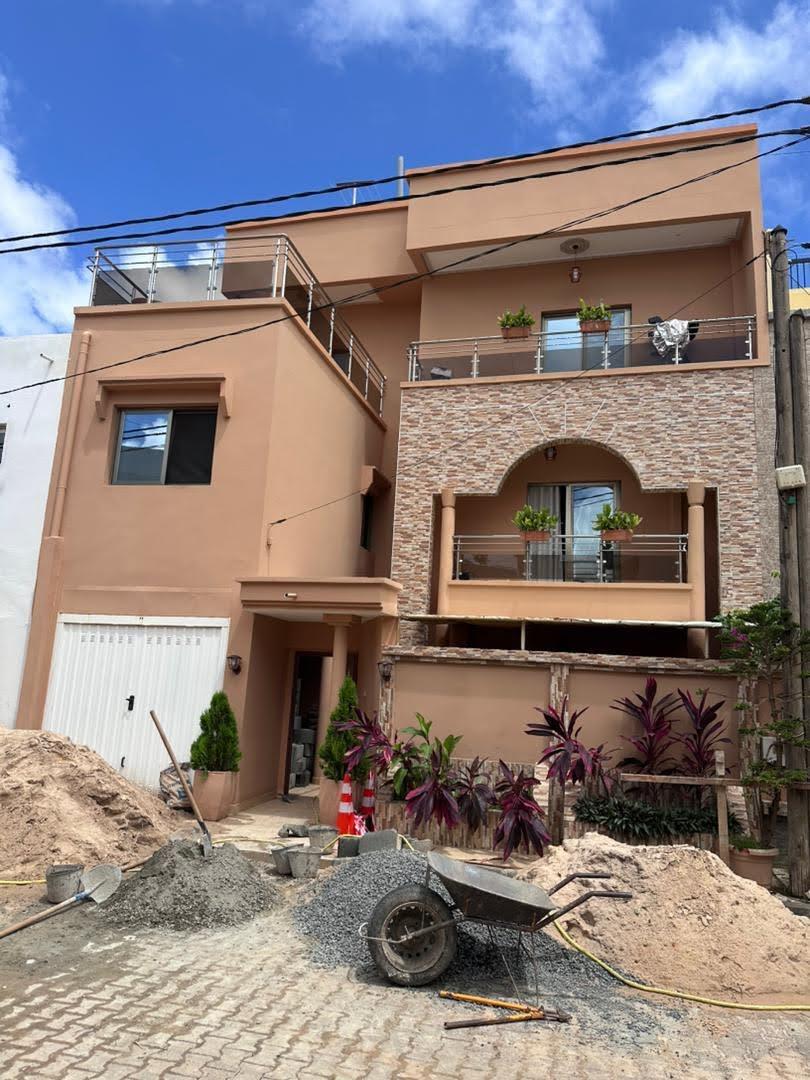 Batiment R+2 aux Mamelles